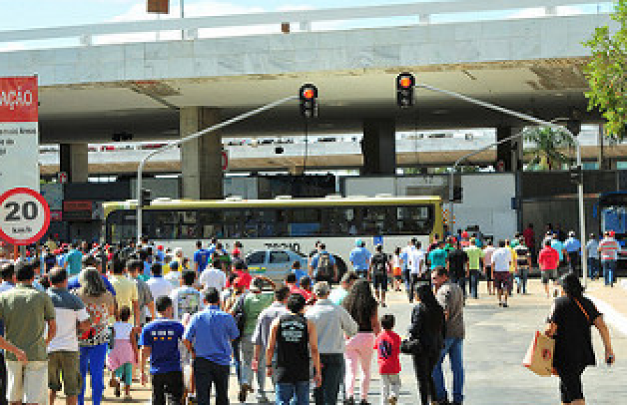 Governos e ONGs buscam reduzir impactos para pessoas em situação de rua após privatização da rodoviária