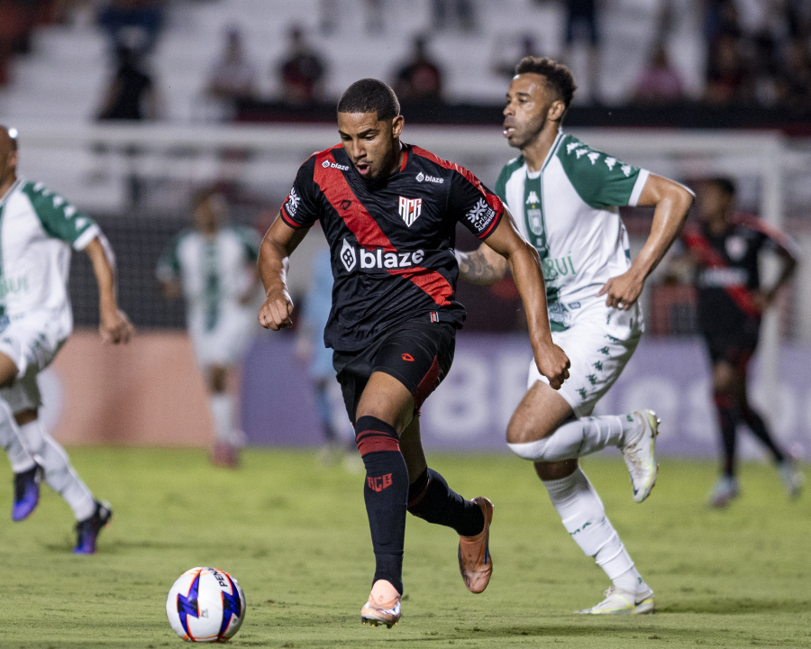 Gama  mantém invencibilidade e avança com vitória na Copa Centro-Oeste