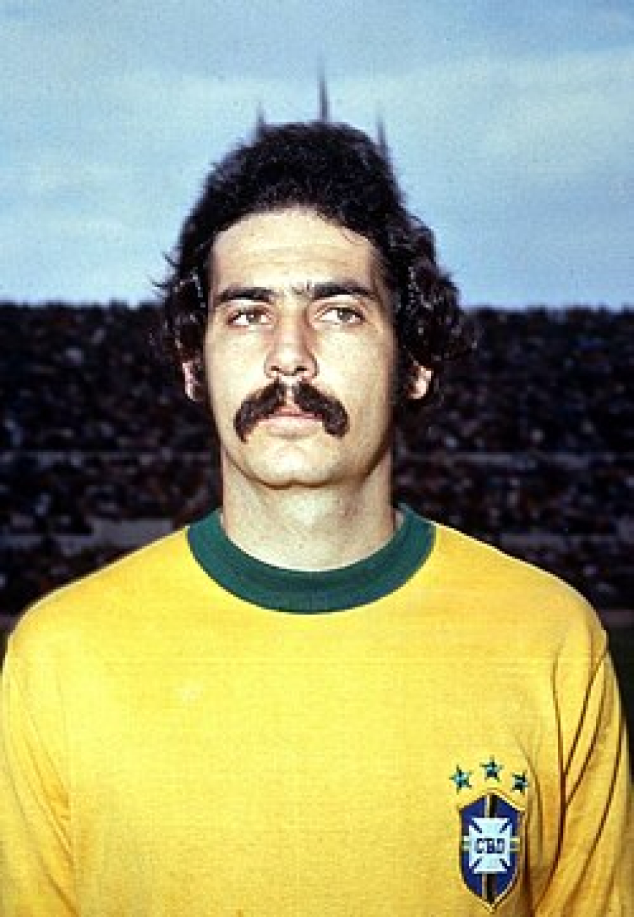 Rivelino: o camisa 10 de chute poderoso que marcou a história do futebol brasileiro
